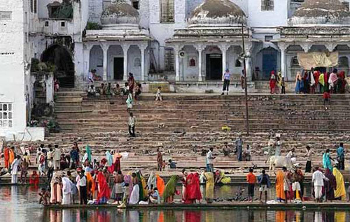 Collector inspects Pushkar ghats